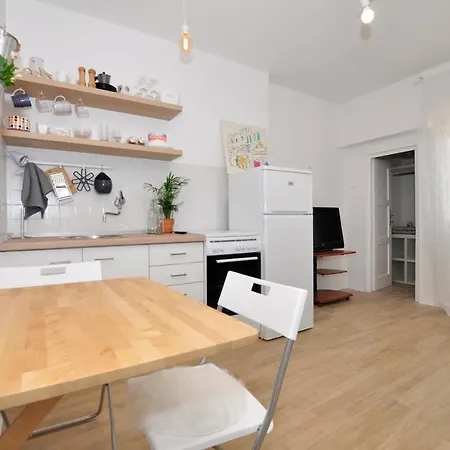 Apartment & In The Centre Split