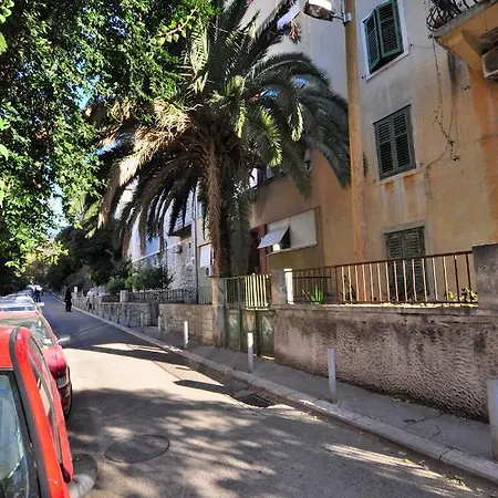 & In The Centre Apartment Split